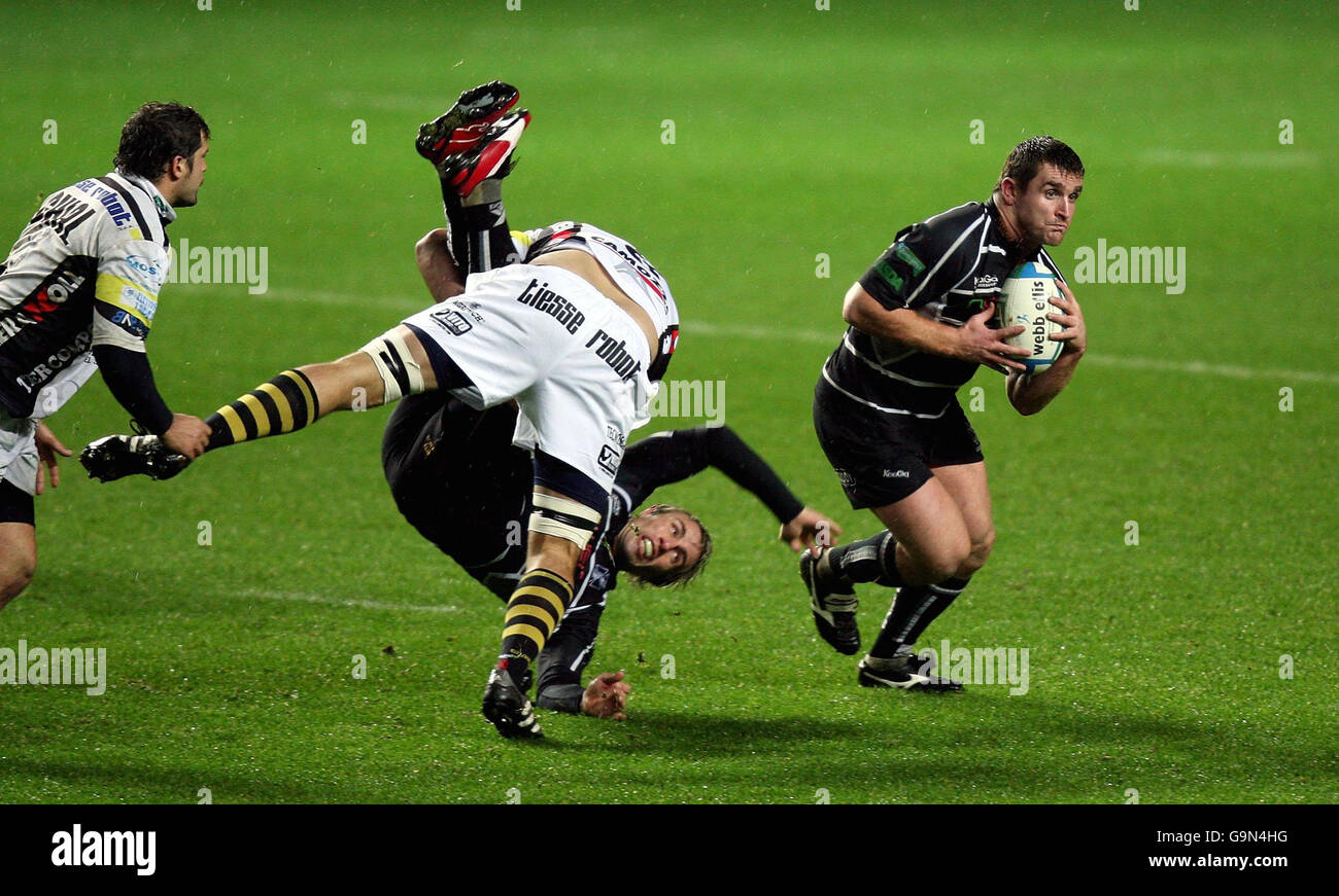 Ospreys' Huw Bennett (right) gets away as Justin Marshall is tackled by Calvisano's Ben Gissing during the Heineken Cup match at Liberty Stadium, Swansea. Stock Photo