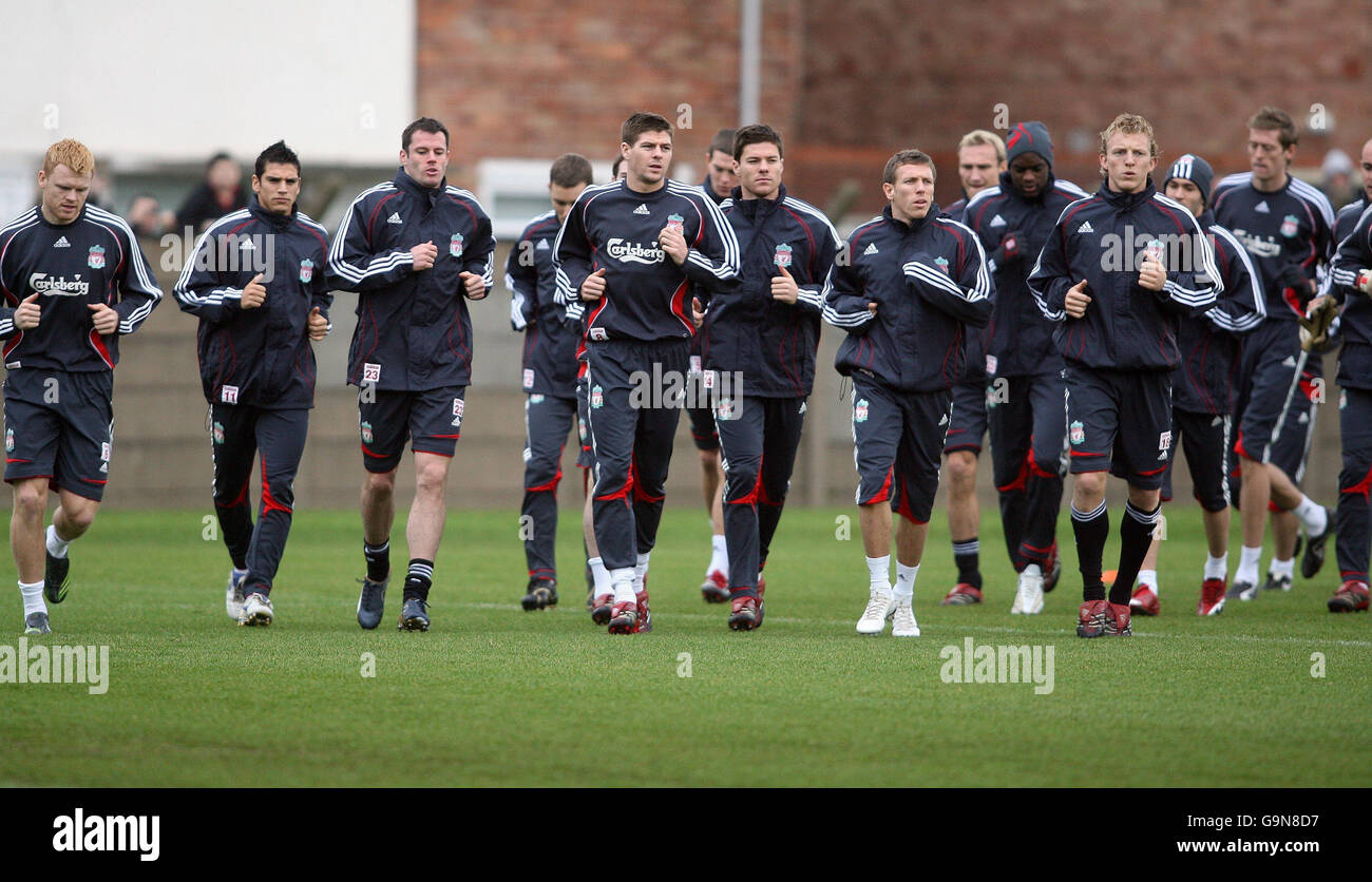 Running Training Liverpool Full length team running practising mangrk hi-res stock photography and ...