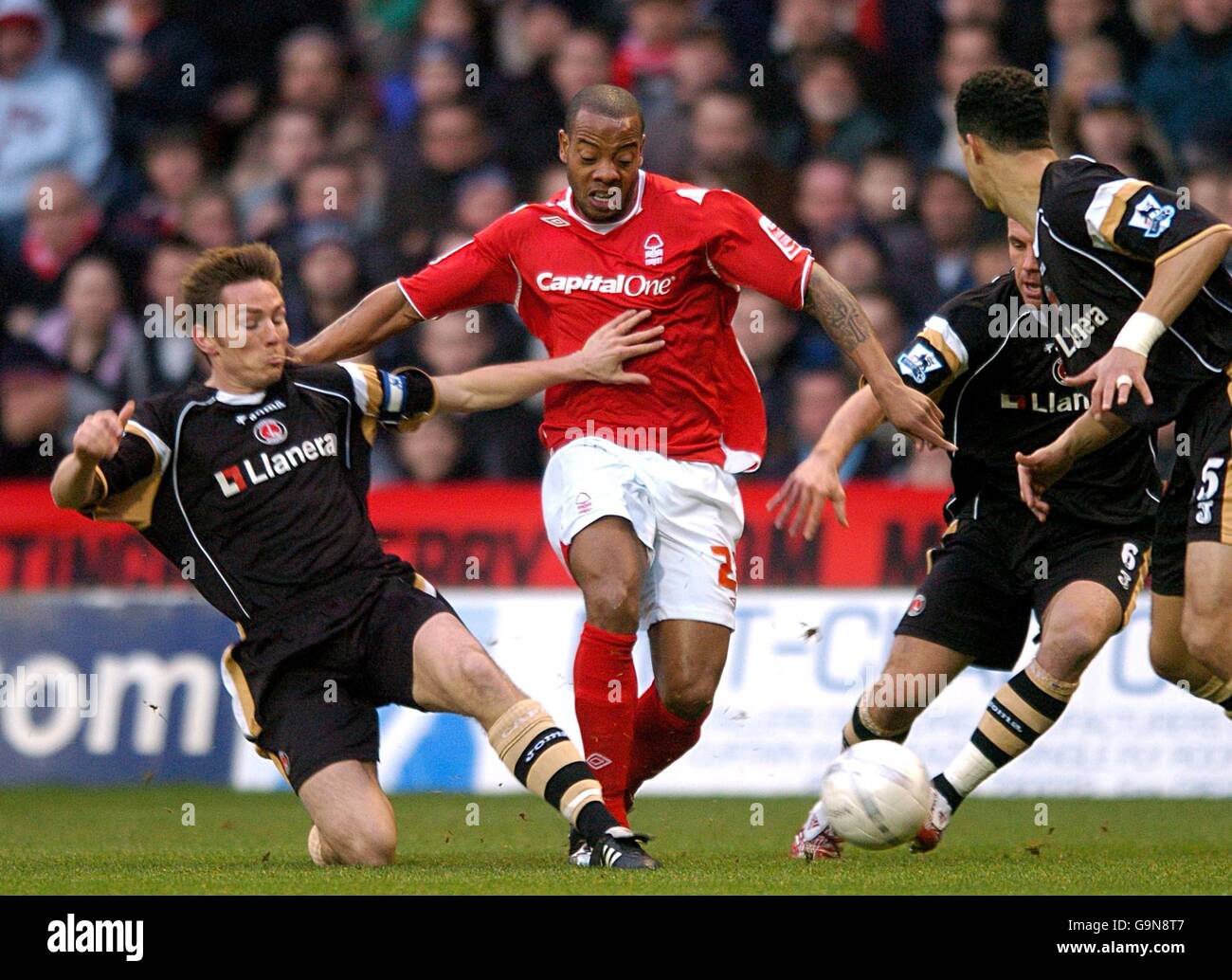 Soccer - FA Cup - Third Round - Nottingham Forest v Charlton Athletic - City Ground. Charlton Athletic's Matthew Holland tackles Nottingham Forest's Junior Agogo (centre) Stock Photo
