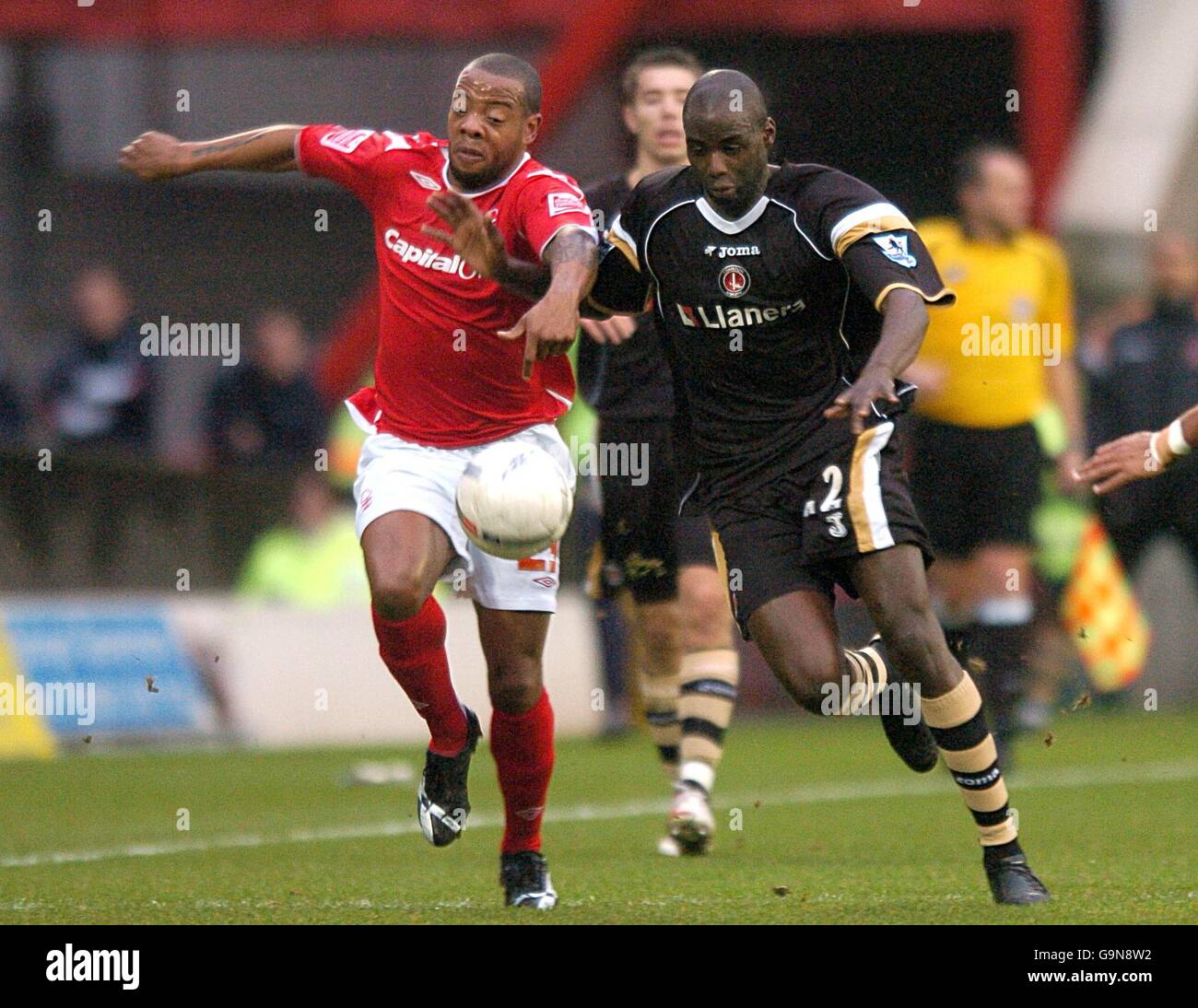 Soccer - FA Cup - Third Round - Nottingham Forest v Charlton Athletic - City Ground. Nottingham Forest's Junior Agogo and Charlton Athletic's Djimi Traore (right) Stock Photo