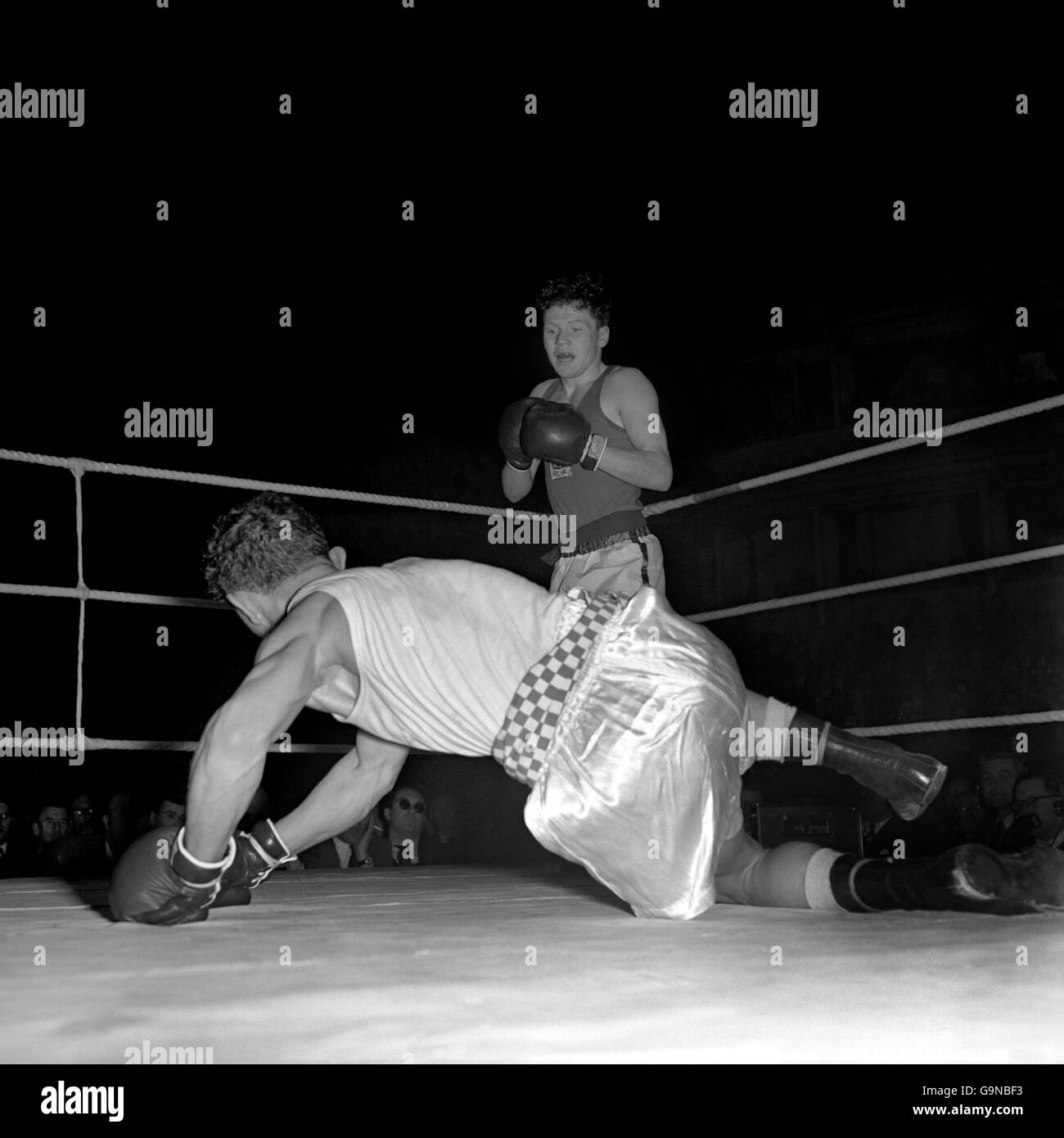 Boxing - Amateur Match - England v Ireland - Royal Albert Hall. Ireland's Adam McClean retreats to his corner after dropping England's T Bache to the canvas Stock Photo