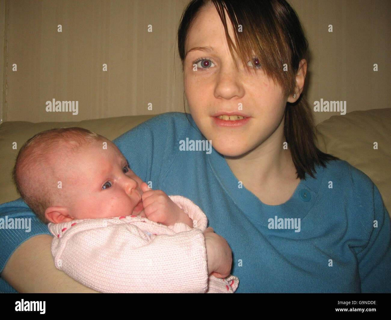 15 year old lisa evans from aberdeen and her five week old baby amy
