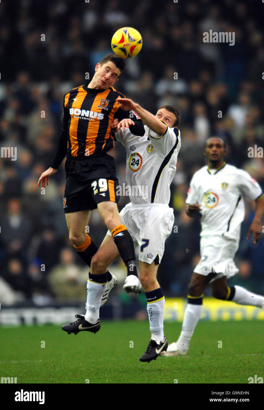 Leed's Ian Westlake (right) challenges Hull's Ryan France during the Coca-Cola Championship match at Elland Road, Leeds. Stock Photo