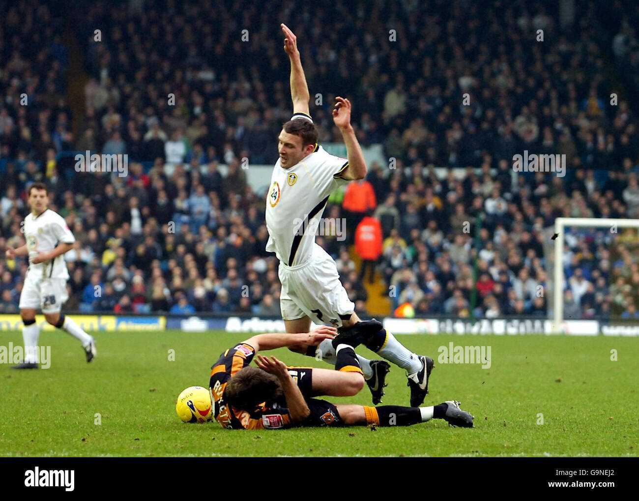 Leeds United's Ian Westlake is challenged from Hull's Sam Ricketts during the Coca-Cola Championship match at Elland Road, Leeds. Stock Photo