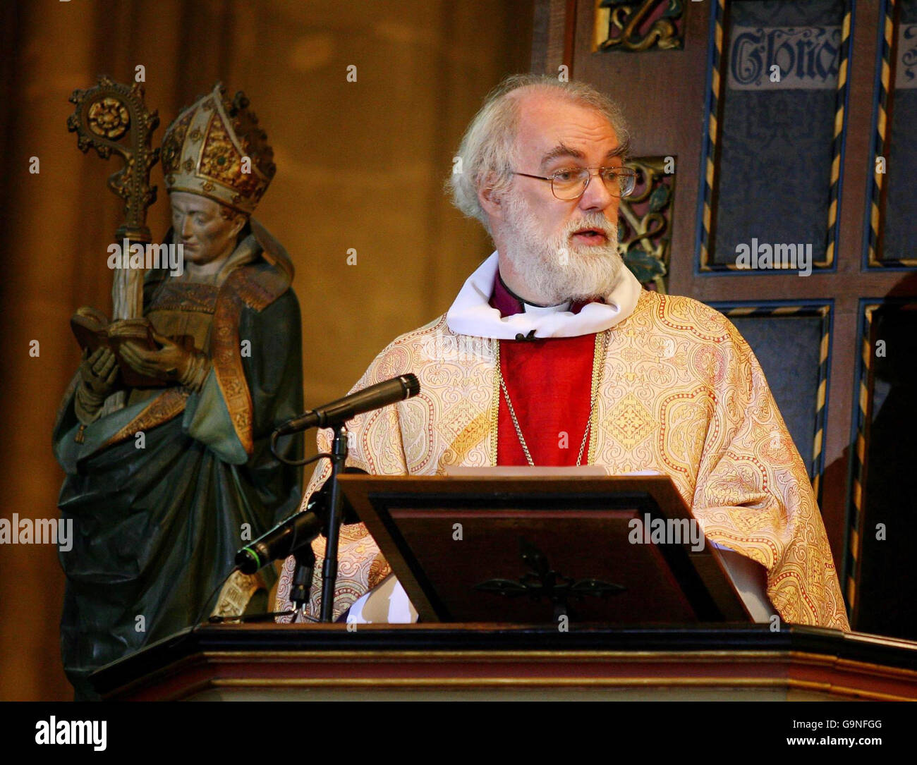 of Canterbury delivers his Christmas sermon Stock Photo Alamy