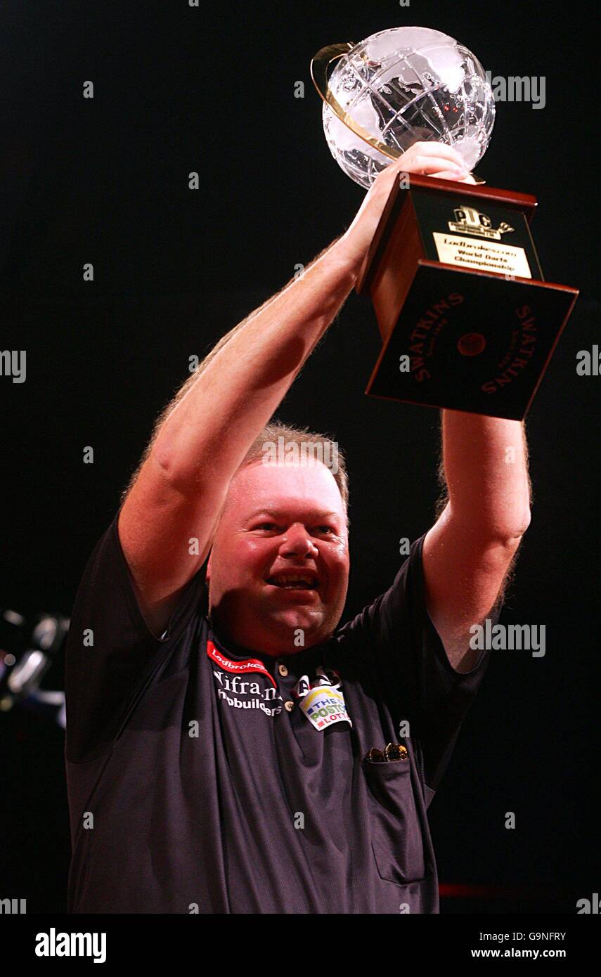 Pdc darts world championship trophy hires stock photography and images