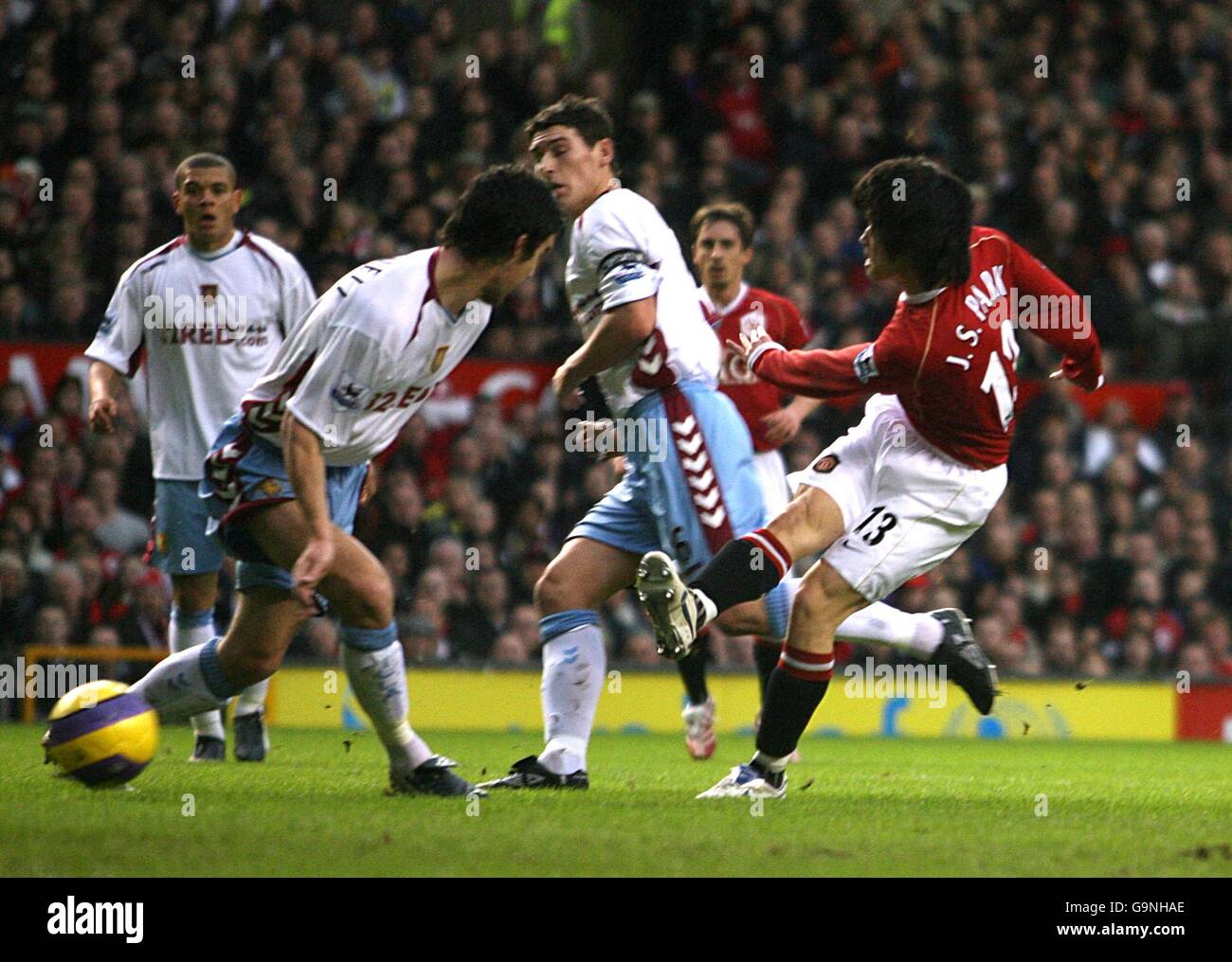 Soccer - FA Barclays Premiership - Manchester United v Aston Villa - Old Trafford Stock Photo