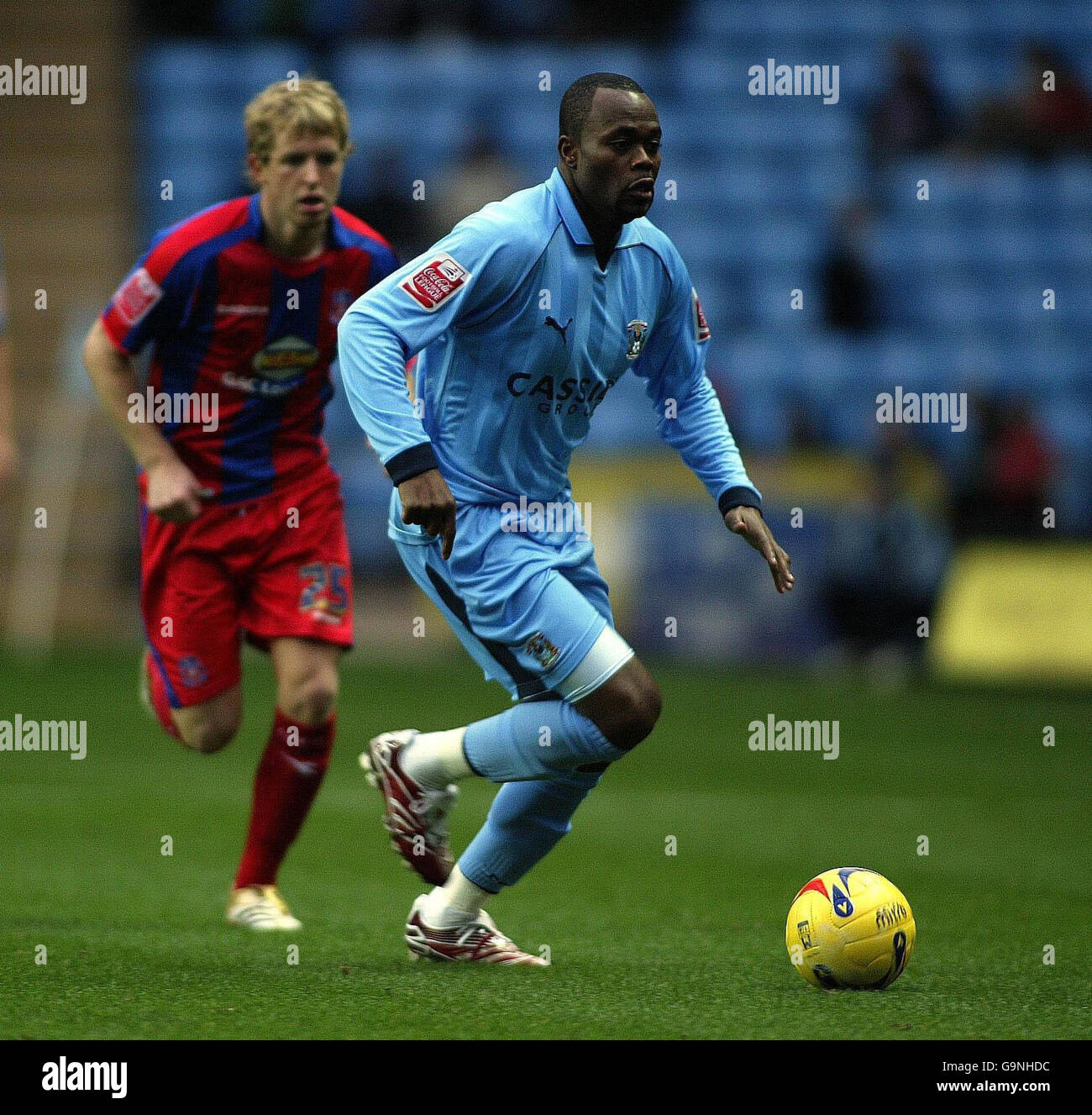 Soccer - Coca-Cola Football League Championship - Coventry City v Crystal Palace - Ricoh Arena. Coventry's Stern John on the attack during the Coca-Cola Championship match at the Ricoh Arena, Coventry. Stock Photo