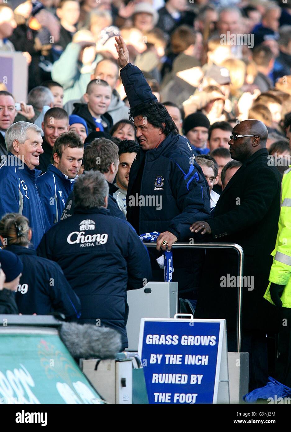 Soccer - FA Barclays Premiership - Everton v Reading - Goodison Park. Rocky star Sylvester Stallone greets the crowd before kick off Stock Photo