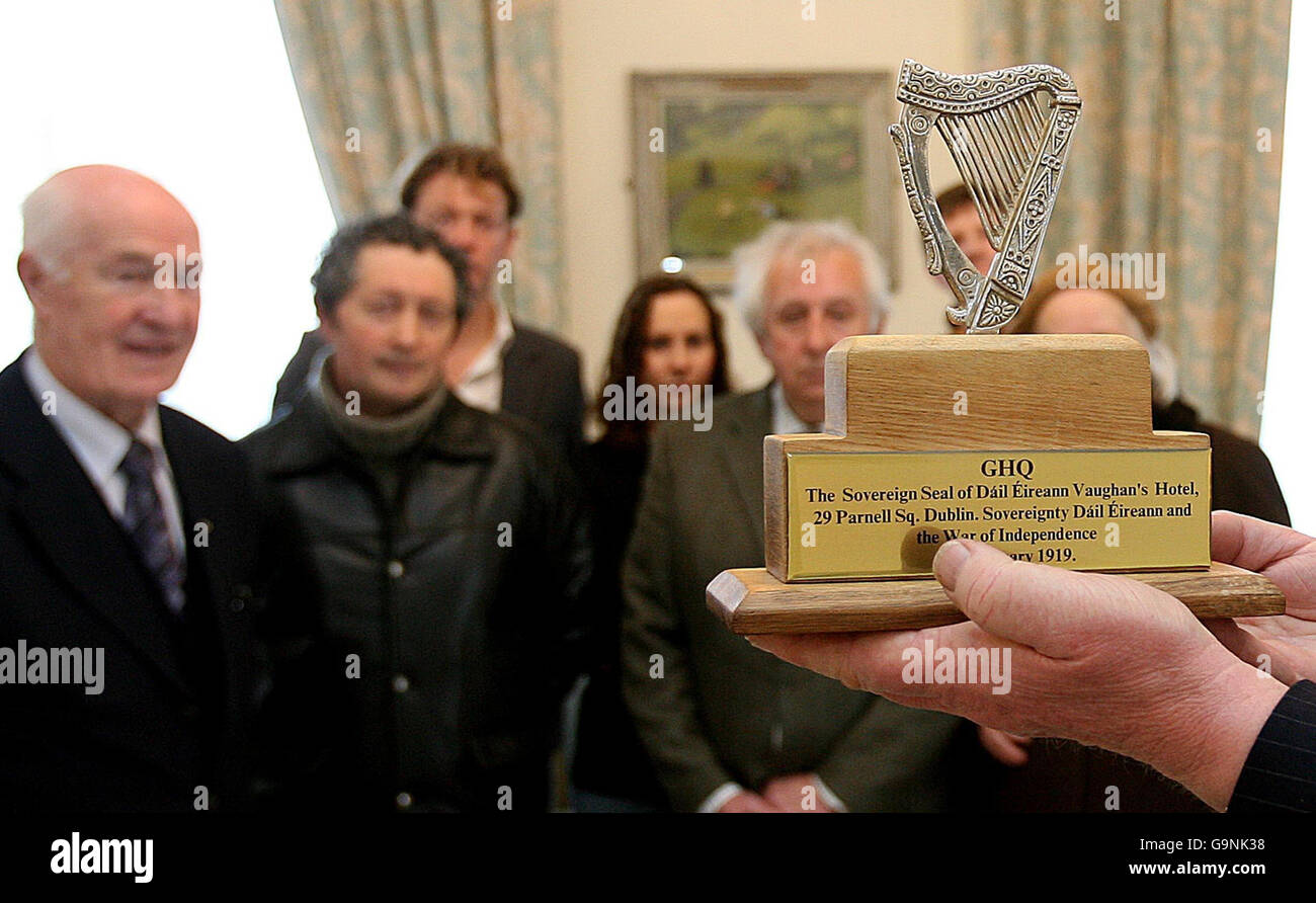 Sovereign Seal of Ireland Stock Photo Alamy
