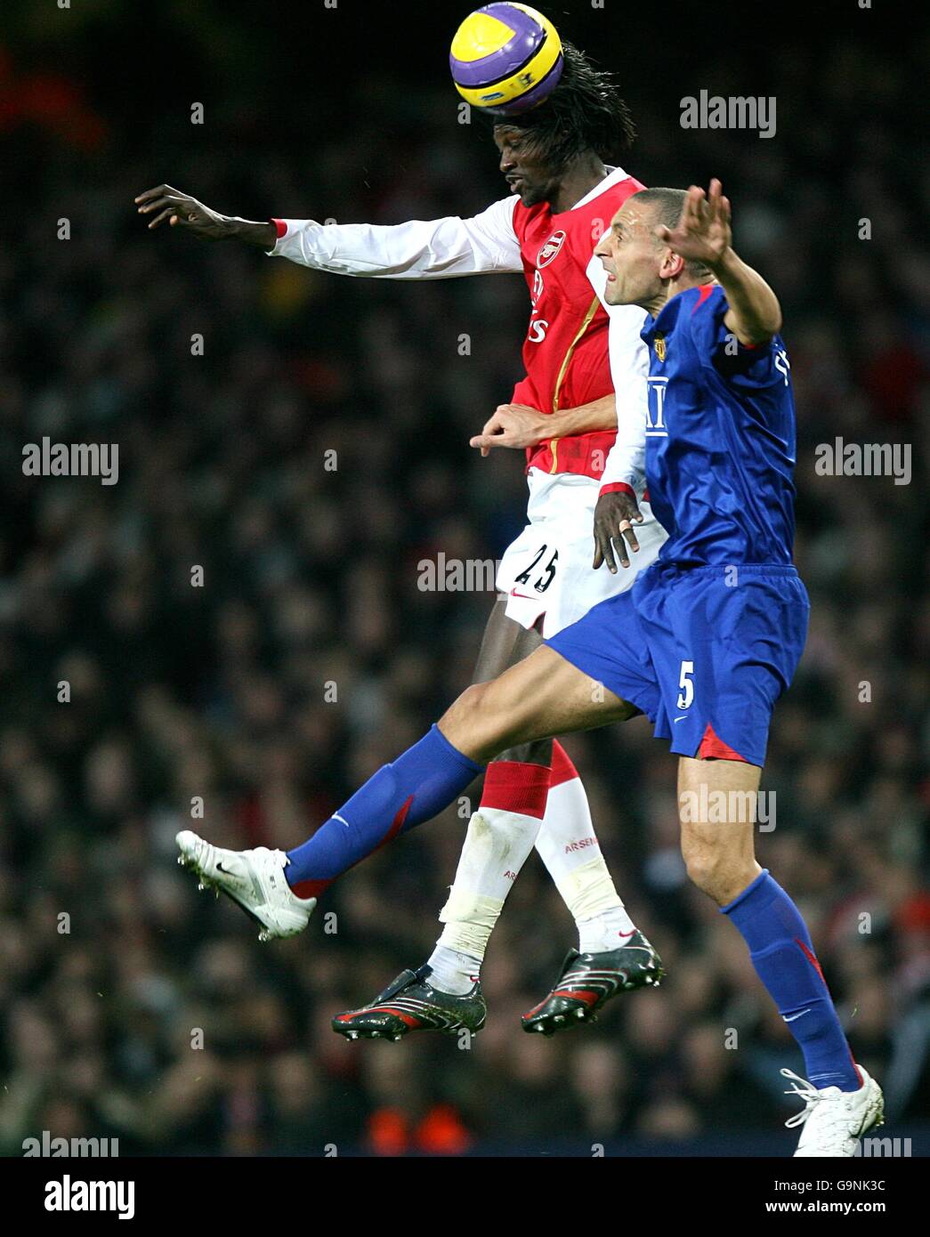 Soccer - FA Barclays Premiership - Arsenal v Manchester United - Emirates Stadium. Manchester United's Rio Ferdinand (r) and Arsenal's Emmanuel Adebayor (l) battle for the ball Stock Photo