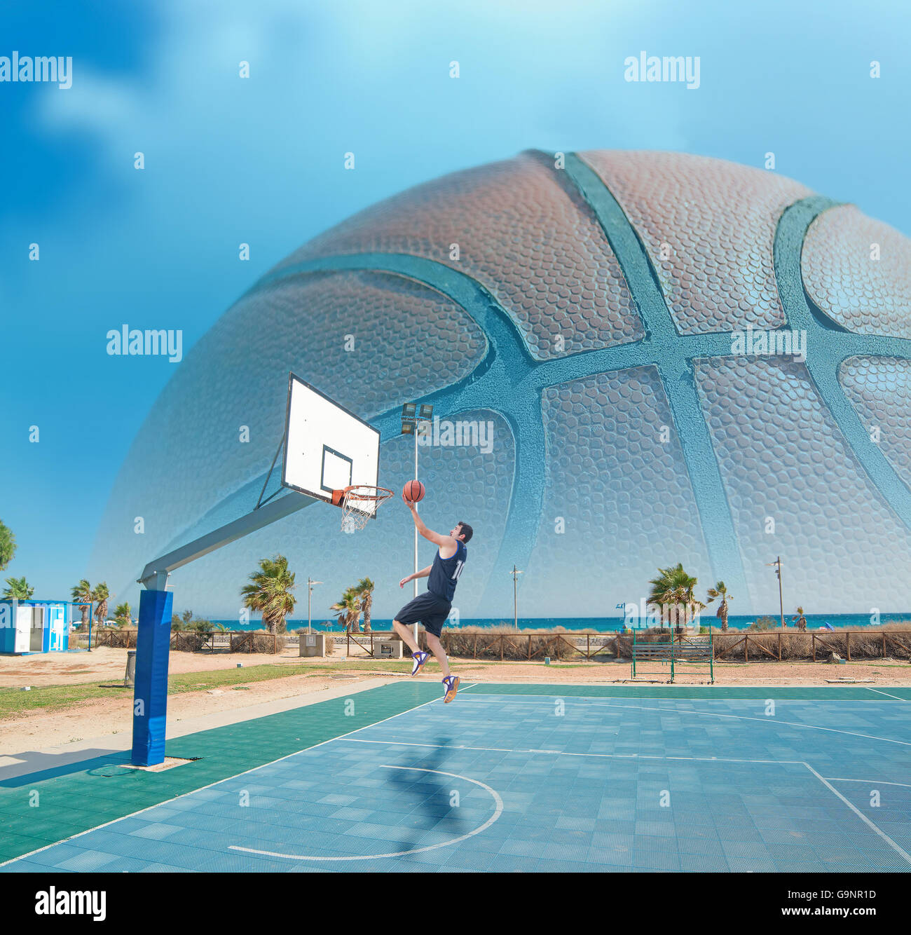 a basketball player shooting Stock Photo - Alamy