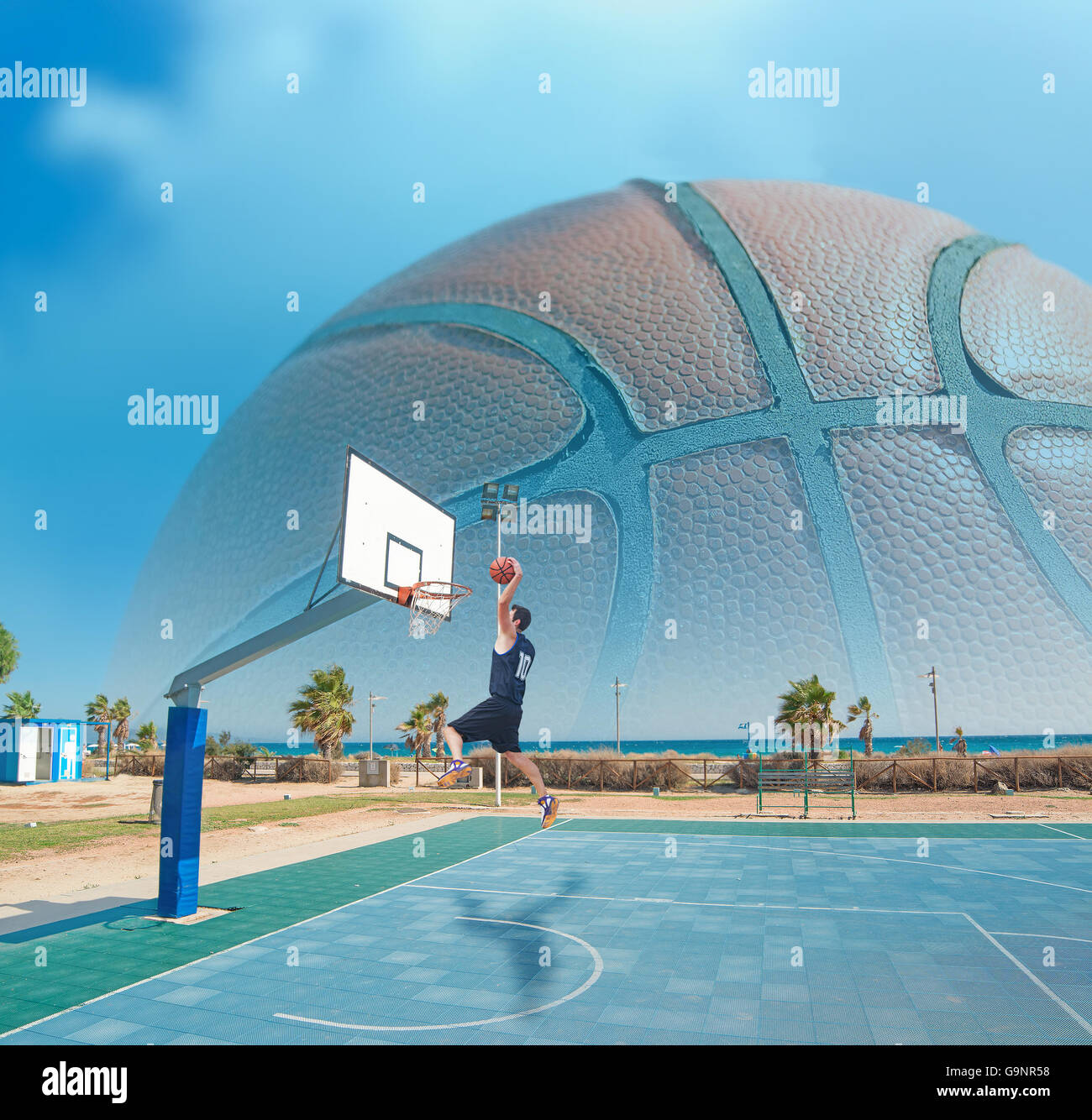 a basketball player shooting Stock Photo - Alamy