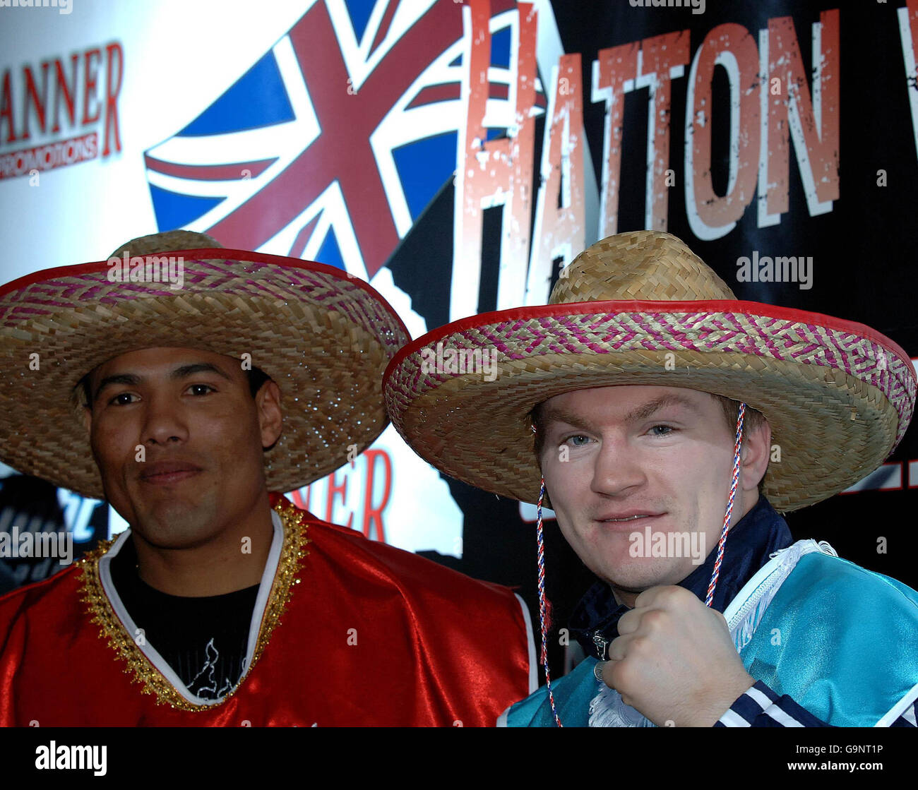 Ricky Hatton (right) and Jose Luis Castillo during a press conference at The 325 Casino, Manchester. Stock Photo