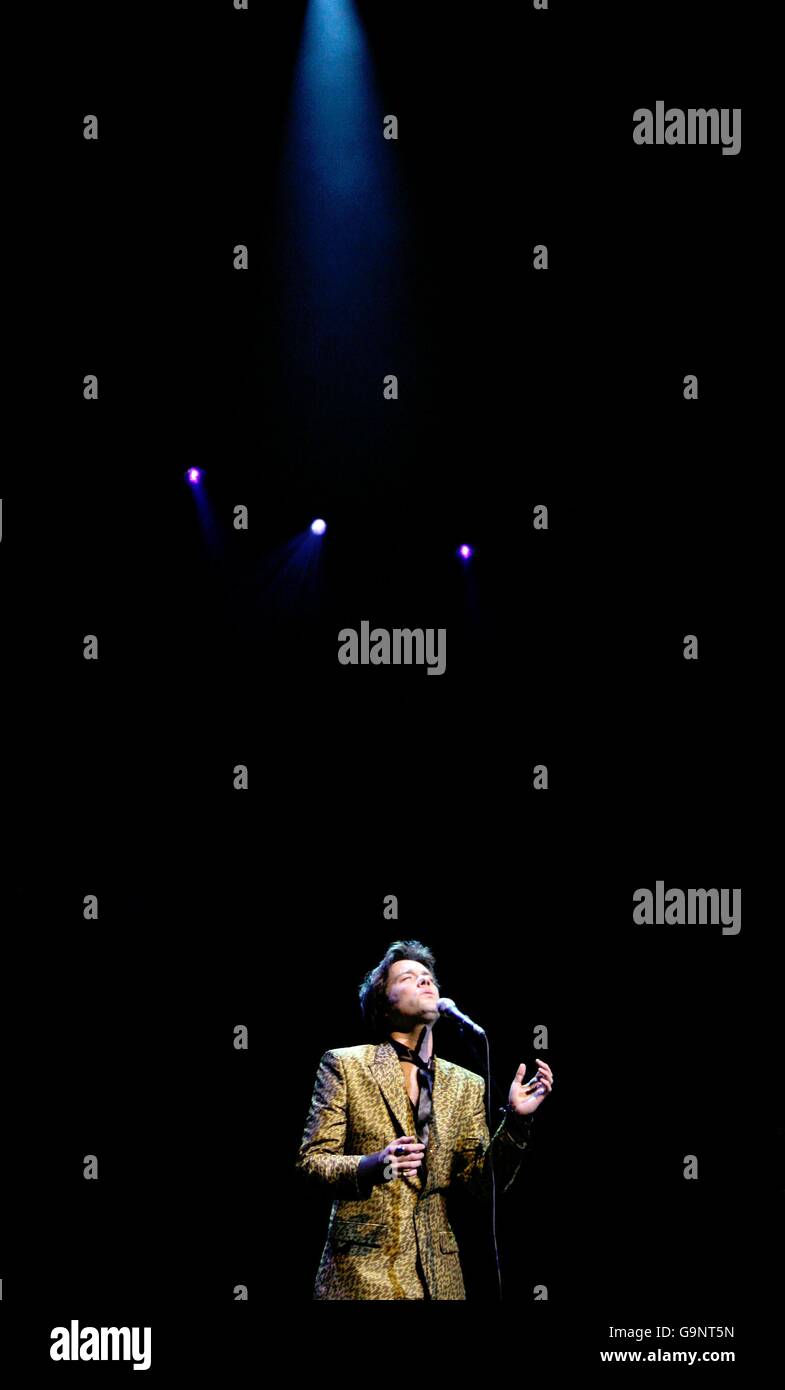 Rufus Wainwright performs a revival of Judy Garland's legendary