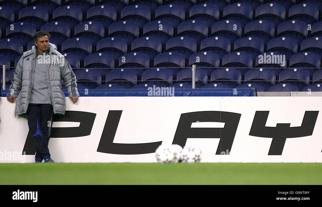 Soccer - UEFA Champions League - FC Porto v Chelsea - Chelsea Press Conference and Training - Dragao Stadium Stock Photo