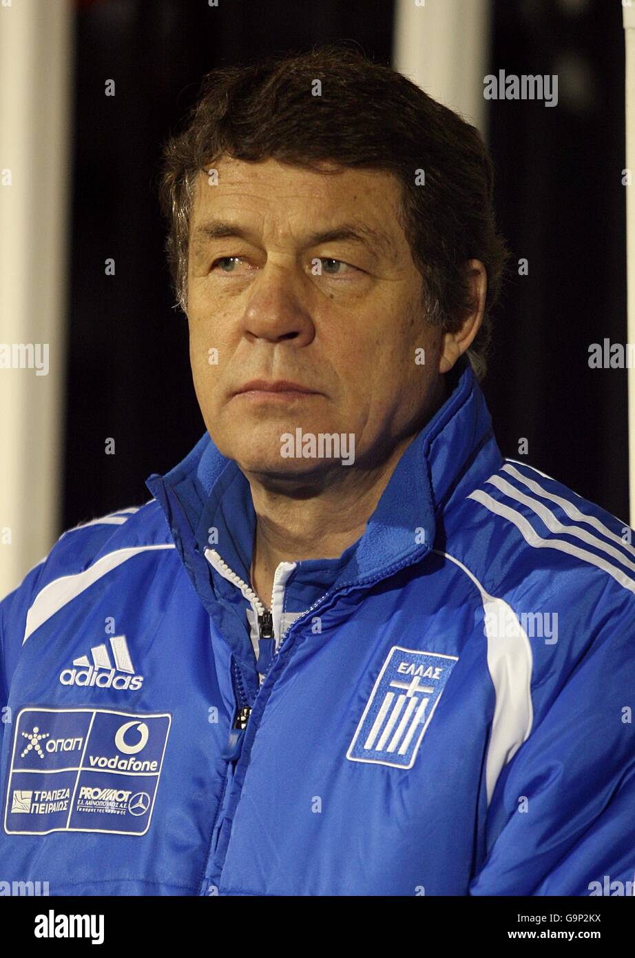 Тренер сборной греции 2004. Отто рехагель. Отто рехагель. Отто рехагель евро 2004. Отто рехагель тренер.