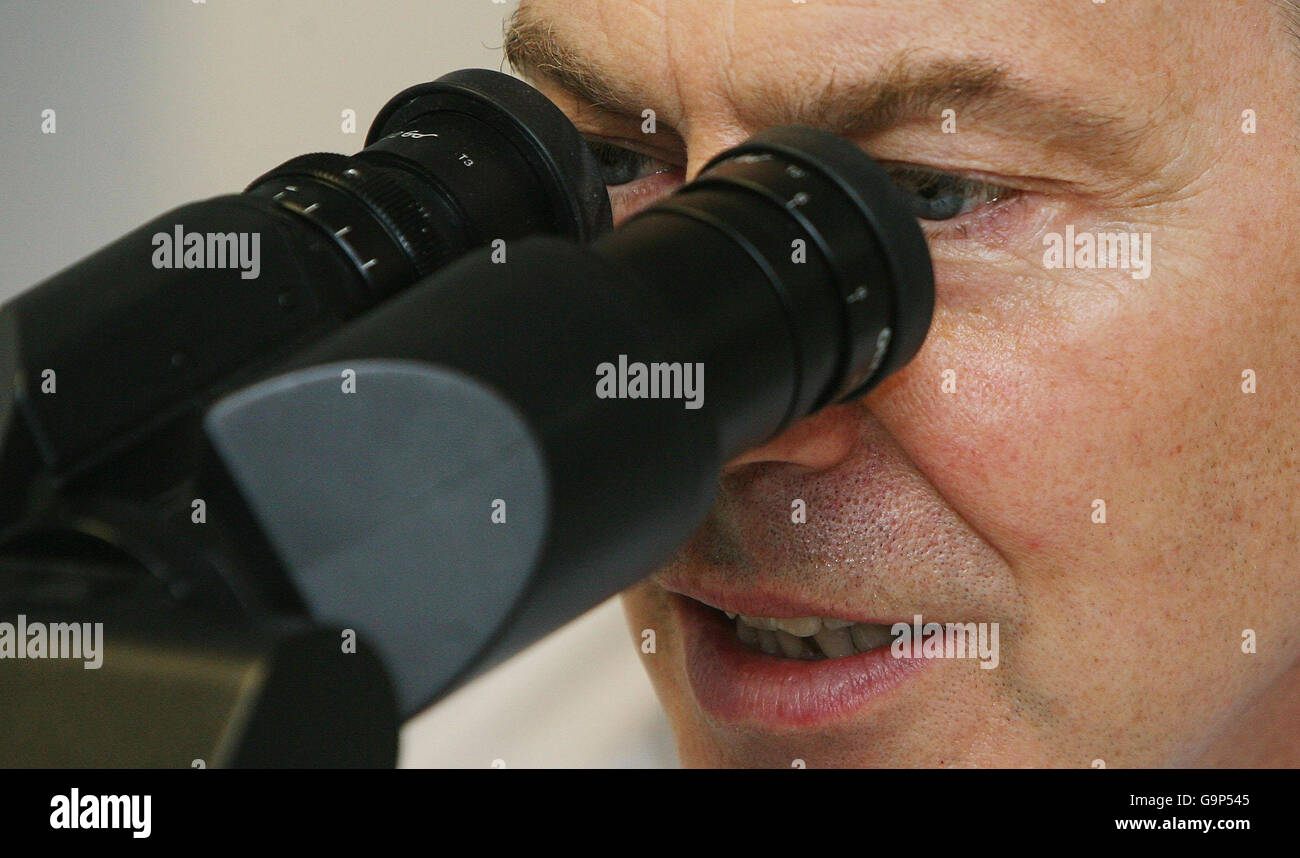Tony Blair announces moves to cut NHS waiting times Stock Photo - Alamy