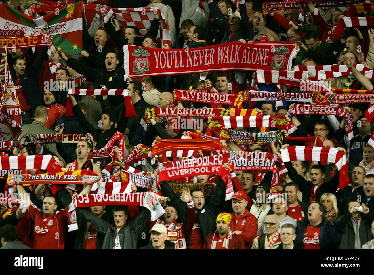 Soccer - UEFA Champions League - First Knockout Round - Second Leg - Liverpool v Barcelona - Anfield. Liverpool fans sing 'you'll never walk alone' Stock Photo