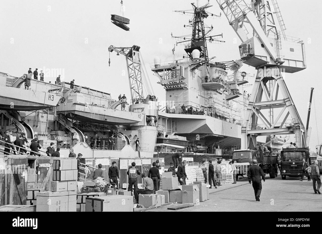 Hms hermes flight deck Black and White Stock Photos & Images - Alamy