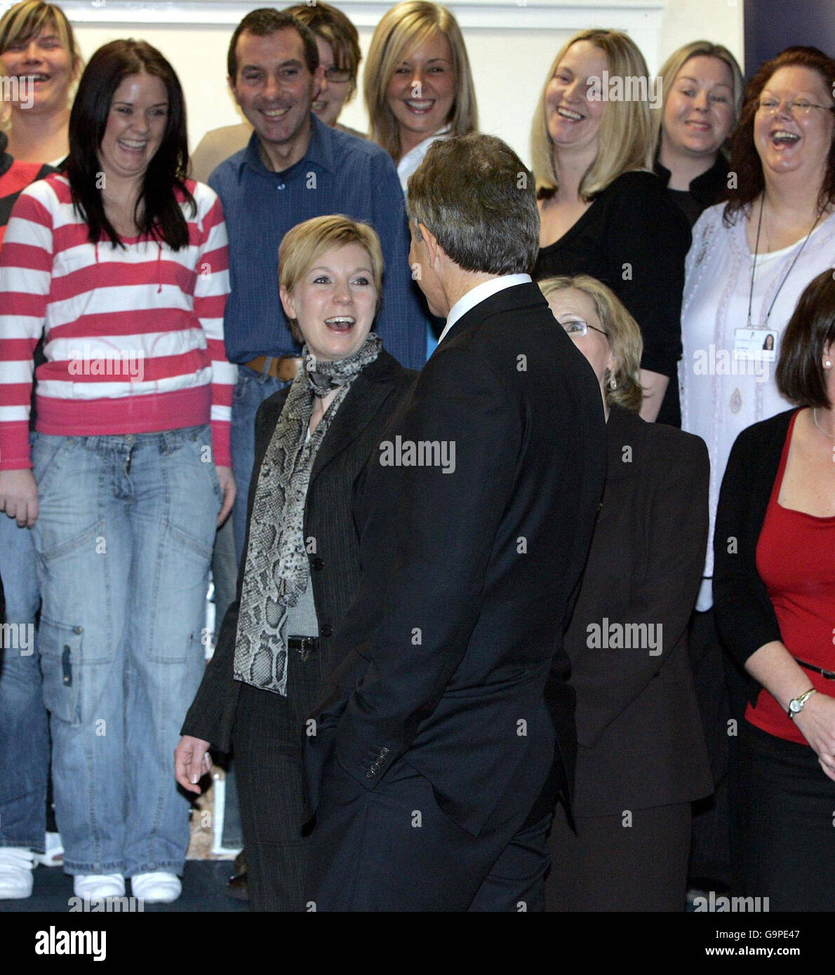 Tony Blair meets The Stepping Stones for Families Childcare Works group at the Glenburnie Centre in Glasgow. The group is a voluntary organisation, which has been going for over 15 years and provides support and a voice for families and young people affected by disadvantage. Stock Photo