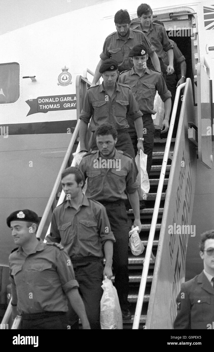 Survivors from the HMS Sheffield arriving back at RAF Brize Norton. Stock Photo