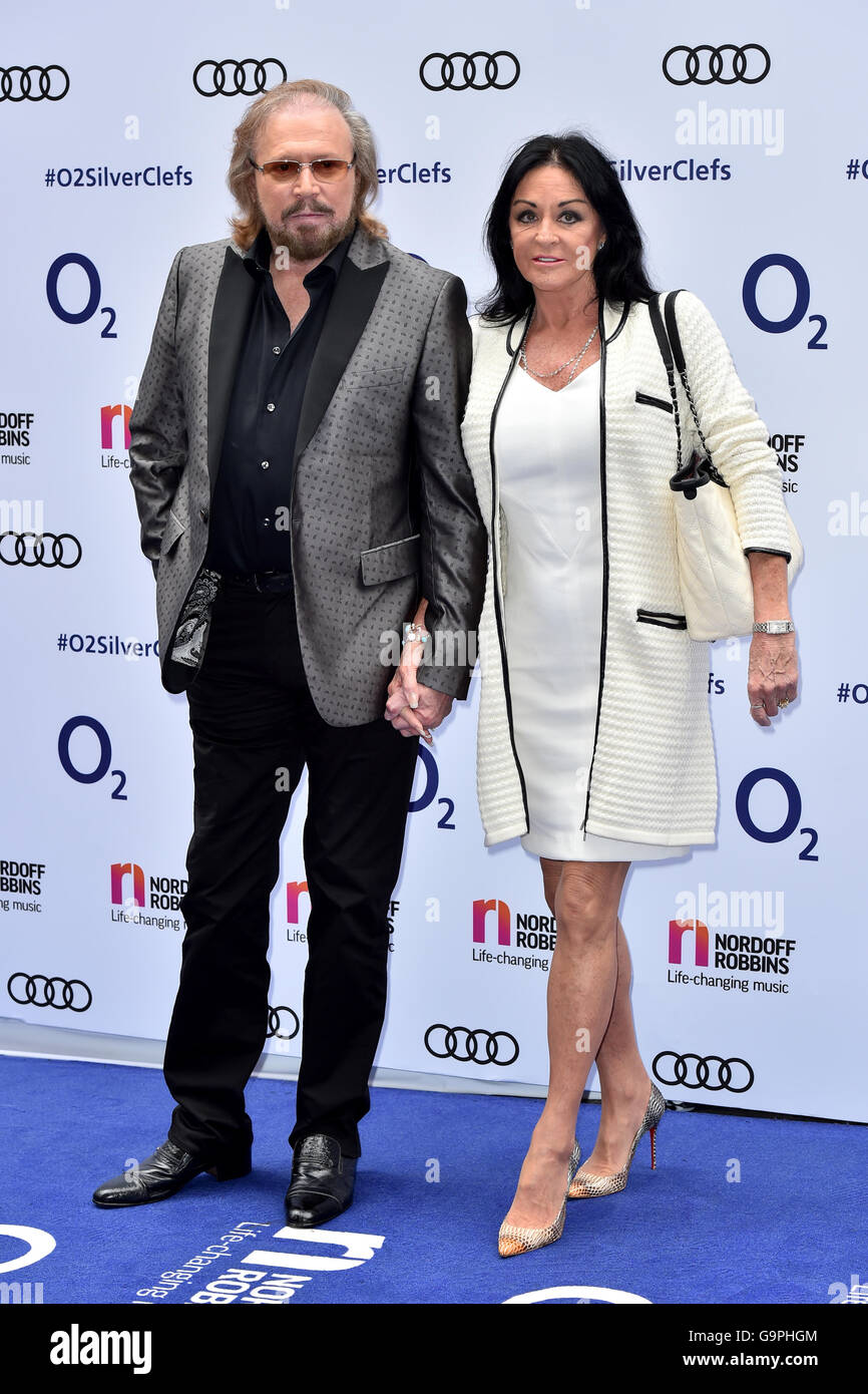 Barry Gibb and Linda Gray attending the O2 Silver Clef Awards, in association with Nordoff Robbins, at Grosvenor House Hotel in London. PRESS ASSOCIATION Photo. Picture date: Friday 1st July, 2016. See PA story SHOWBIZ Clef. Photo credit should read: Matt Crossick/PA Wire Stock Photo