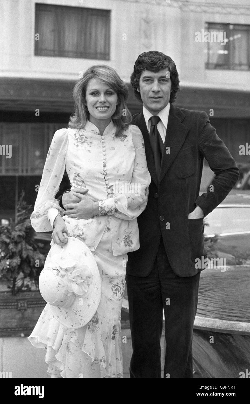 Joanna Lumley (l) and Gareth Hunt (r), two new faces for ITV's The Avengers series. Joanna Lumley was quoted at the time saying 'I will be a suspenders and stockings lady, a male chauvinist pigs dream'. Stock Photo