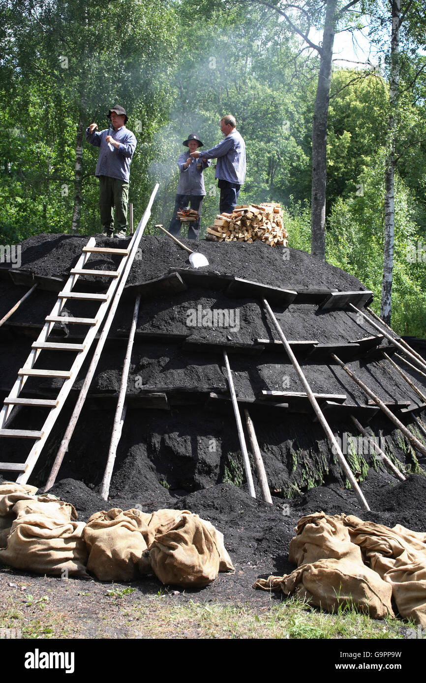 Charcoal kiln hires stock photography and images Alamy