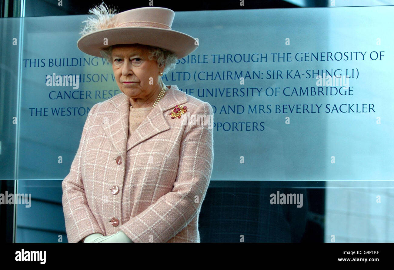 Britain's Queen Elizabeth II during a tour of the newly opened Cancer Research UK Cambridge Research Institute at Cambridge University. Stock Photo