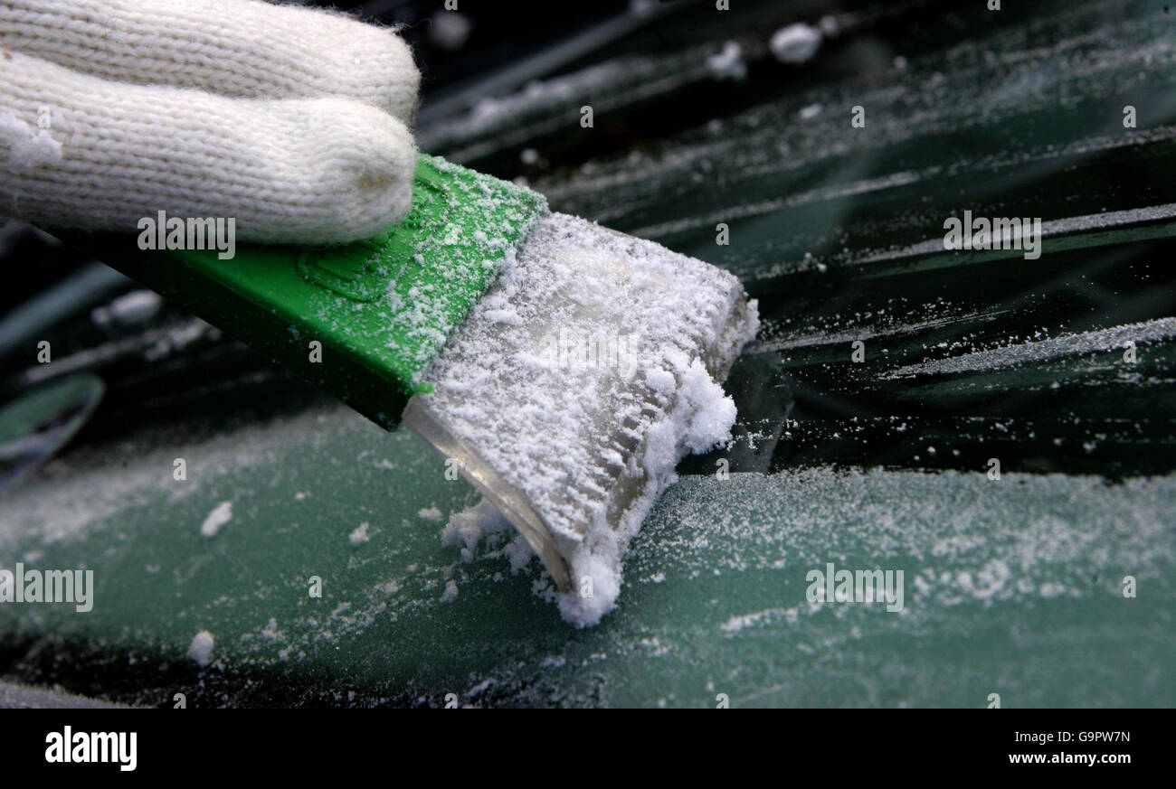 Deicing a car windscreen in Windlesham Surrey Stock Photo Alamy