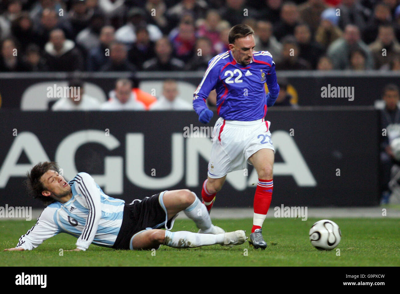 Soccer - International Friendly - France v Argentina - Stade de France. France's Franck Ribery (r) and Argentina's Gabriel Heinze (l) Stock Photo