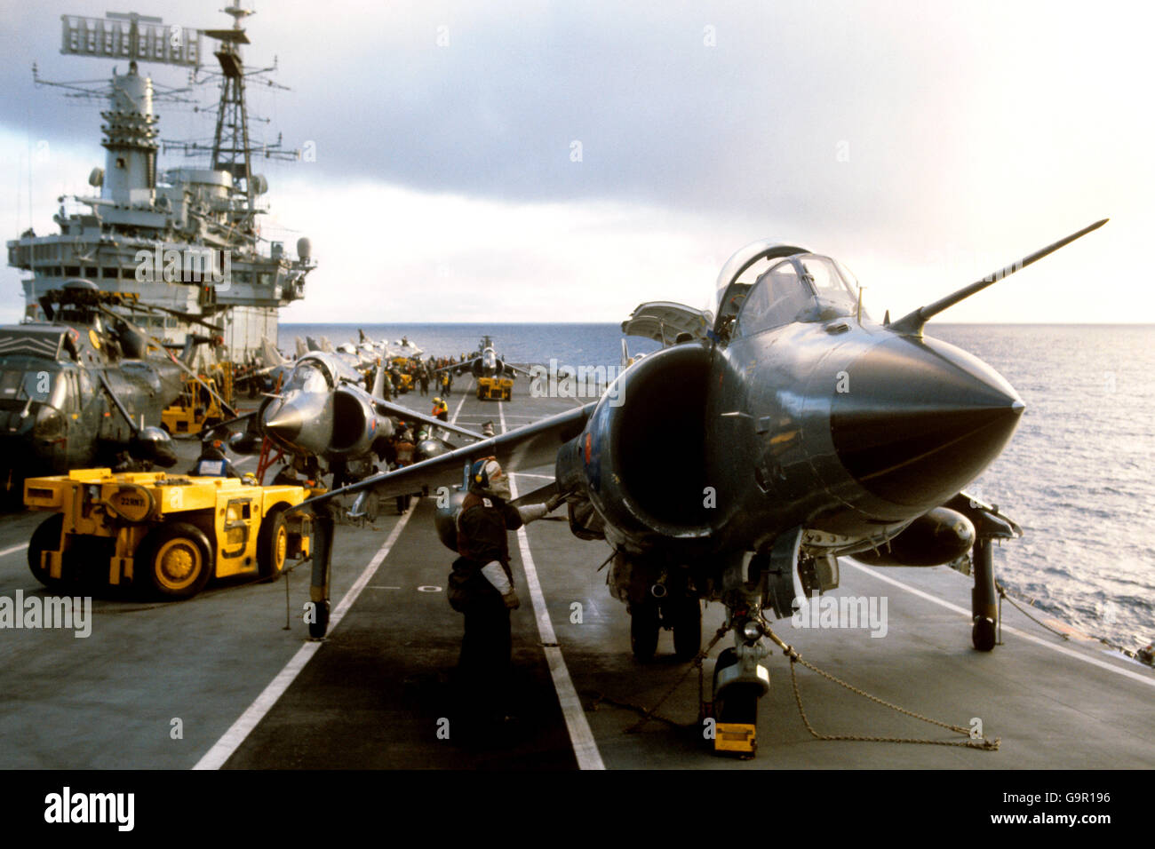 Falklands War - Harrier Refuelled and Rearmed Stock Photo