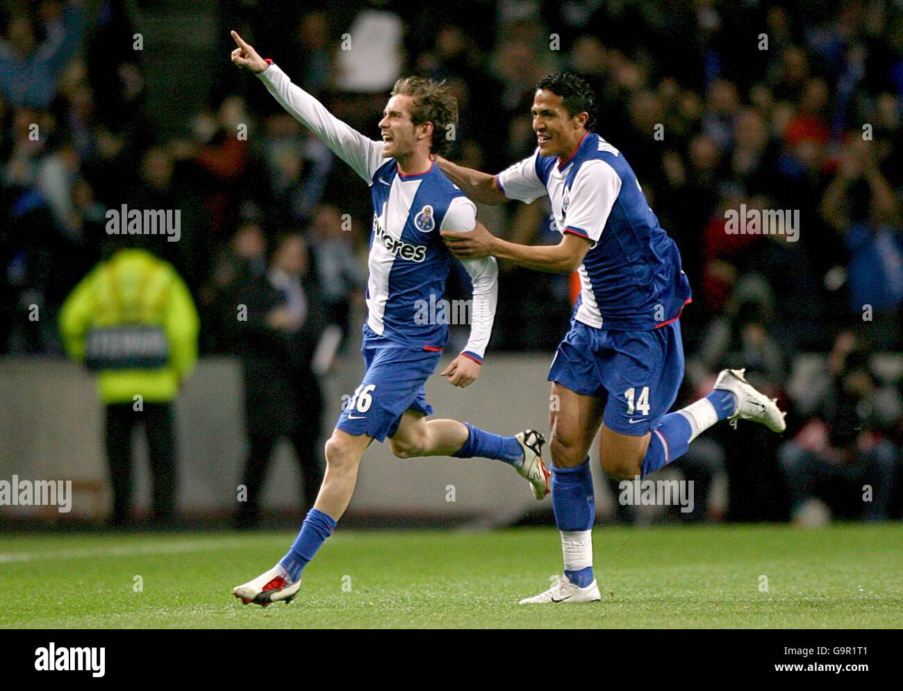 Soccer - UEFA Champions League - First Knockout Round - First Leg - FC Porto v Chelsea - Dragao Stadium Stock Photo