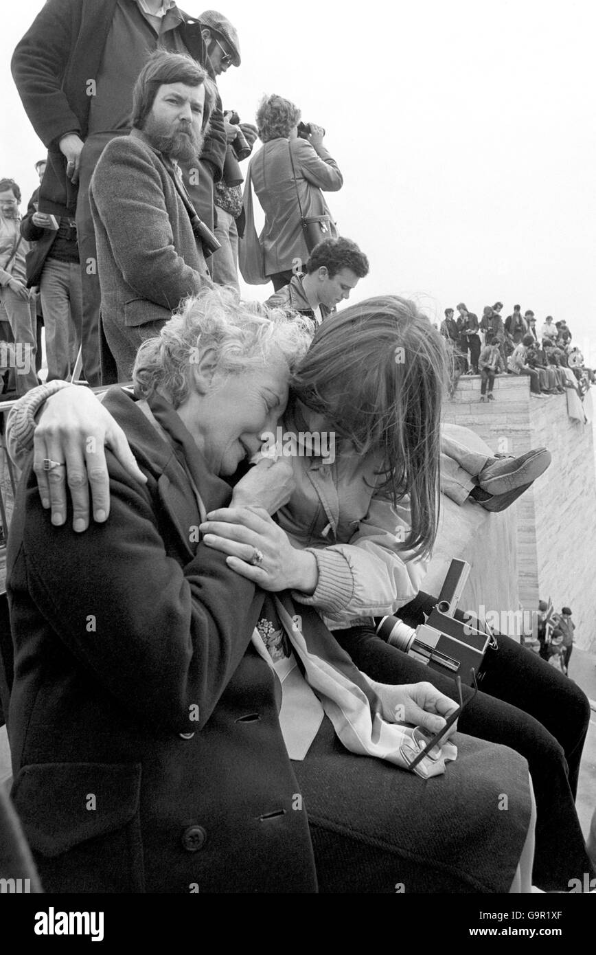 A daughter-in-law comforts a mother whose son has just left with the Fleet for the Falklands. Stock Photo