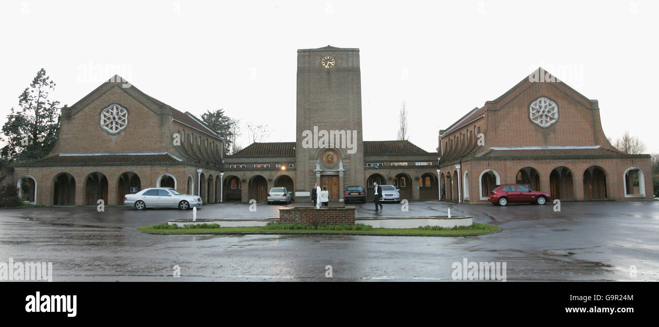 South west middlesex crematorium hi-res stock photography and images ...