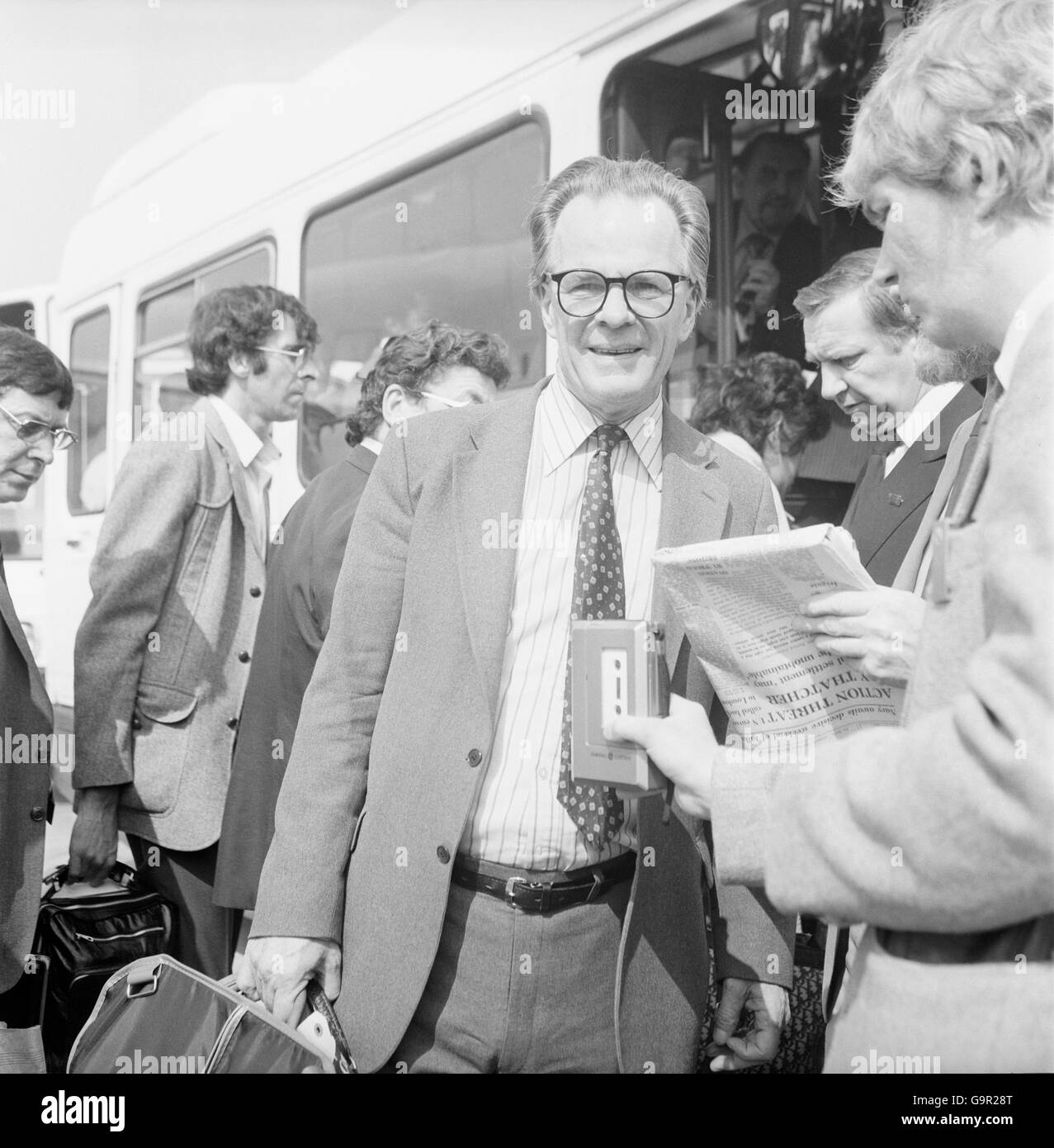 Sir Anthony Parsons, British Ambassador to the United Nations in NEw York talking to reporters when he arrived at Heathrow. Stock Photo