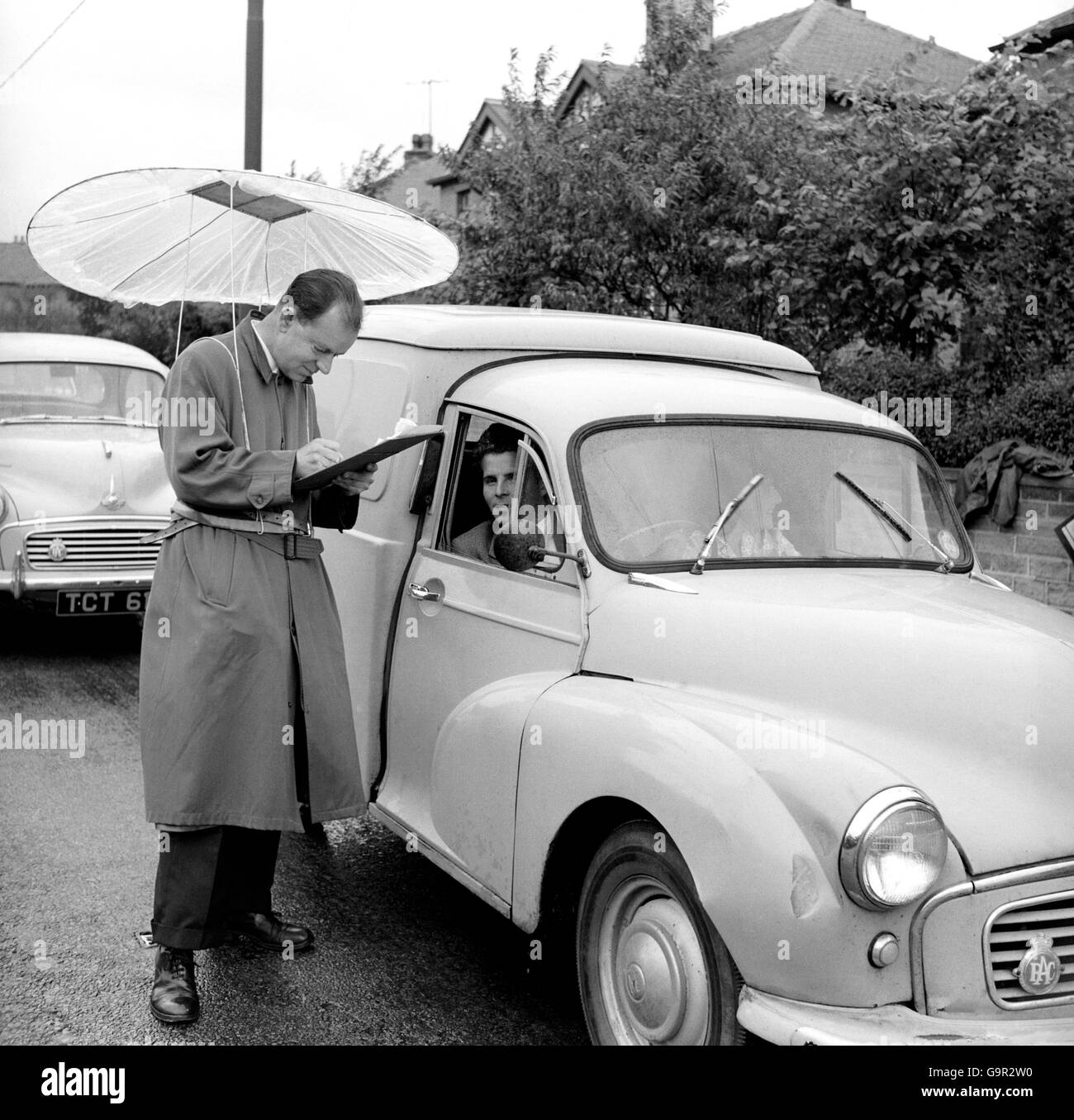 Transport - Traffic Census - 1961. A traffic census man at his checkpoint at Wakefield Road, Dalton, Yorkshire Stock Photo