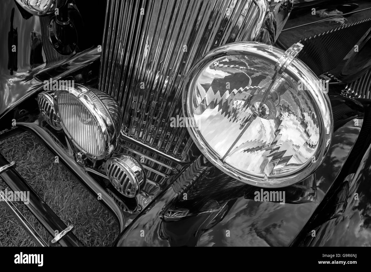 Vintage car front end hi-res stock photography and images - Alamy