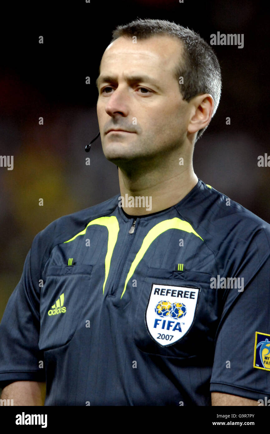 Soccer - International Friendly - Brazil v Portugal - Emirates Stadium. Martin Atkinson, referee Stock Photo