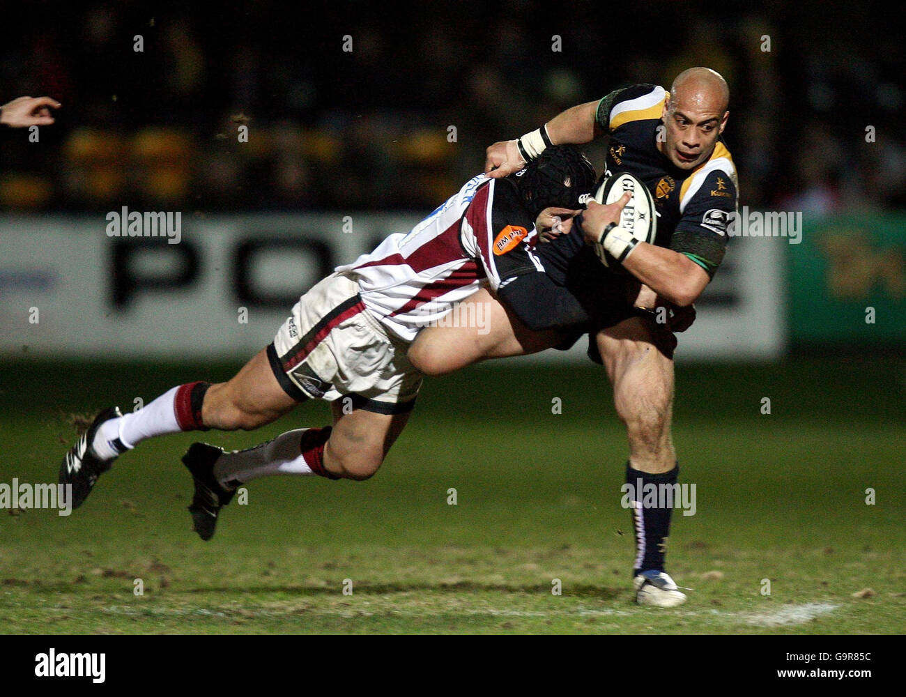 Rugby Union - Guinness Premiership - Worcester Warriors v Newcastle Falcons - Sixways Stadium. Worcester's Dale Rasmussen is tackled by Newcastle's Mark Mayerhofler during the Guinness Premiership match at Sixways Stadium, Worcester. Stock Photo