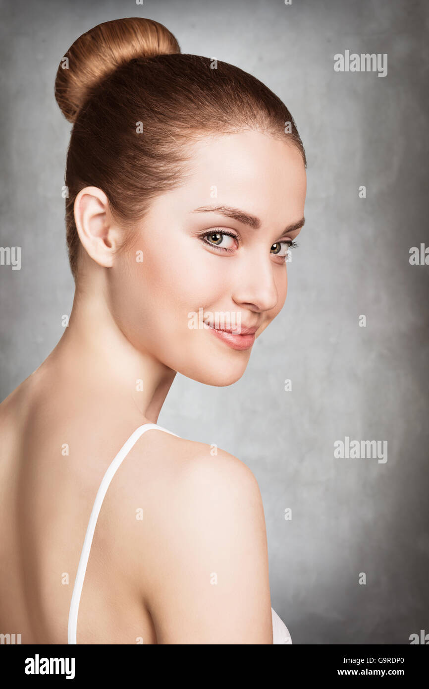 Beautiful model woman face portrait hi-res stock photography and images ...