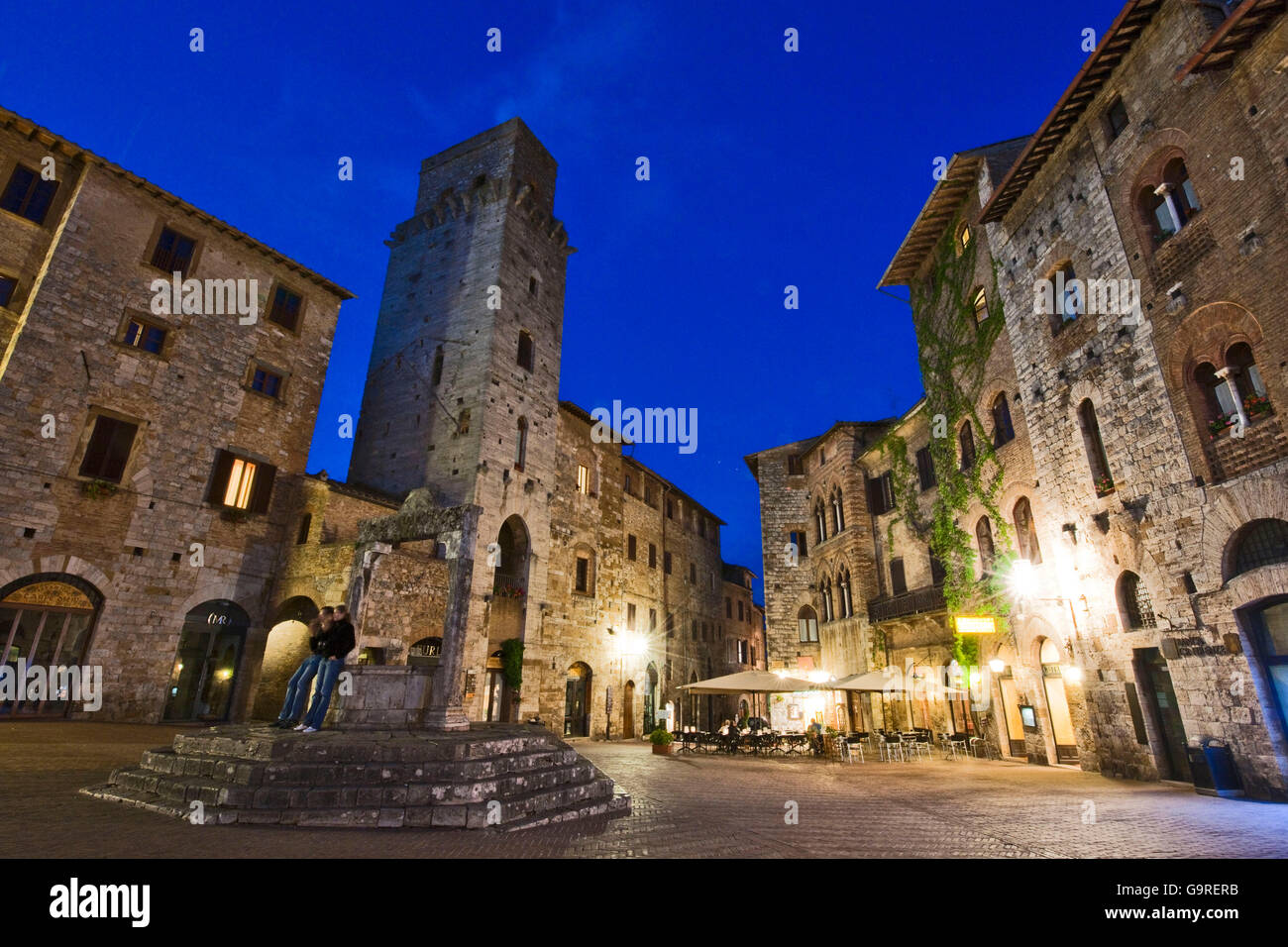 Piazza della Cisterna, San Gimignano, Tuscany, Italy Stock Photo Alamy