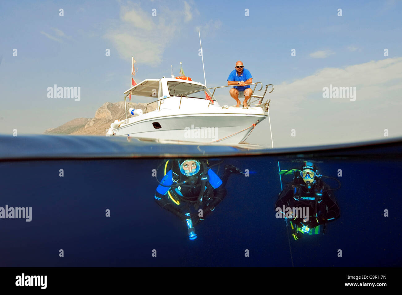 Divers under water, submersible, equipment, diving gear, scuba diving
