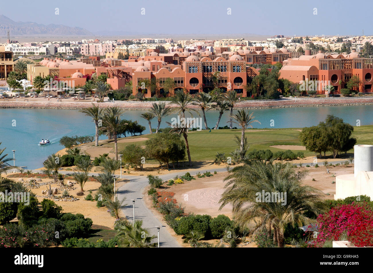Lagoon, golf course, hotel, el-Guna, Egypt / laguna, Steigenberger Golf  Resort Stock Photo - Alamy