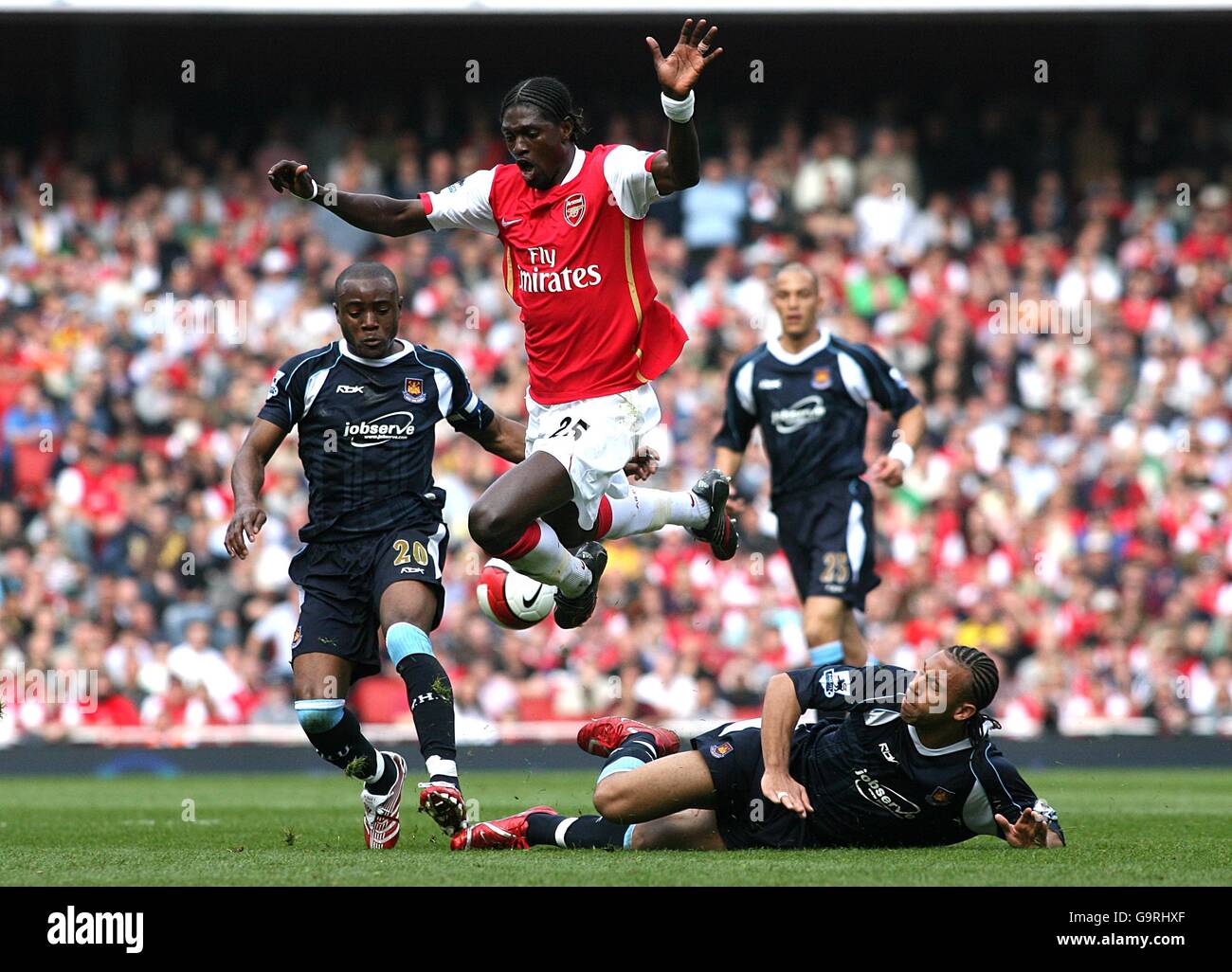 Arsenal's Emmanuel Adebayor is denied by West Ham United's Nigel Reo-Coker (l) and Anton Ferdinand (r) Stock Photo