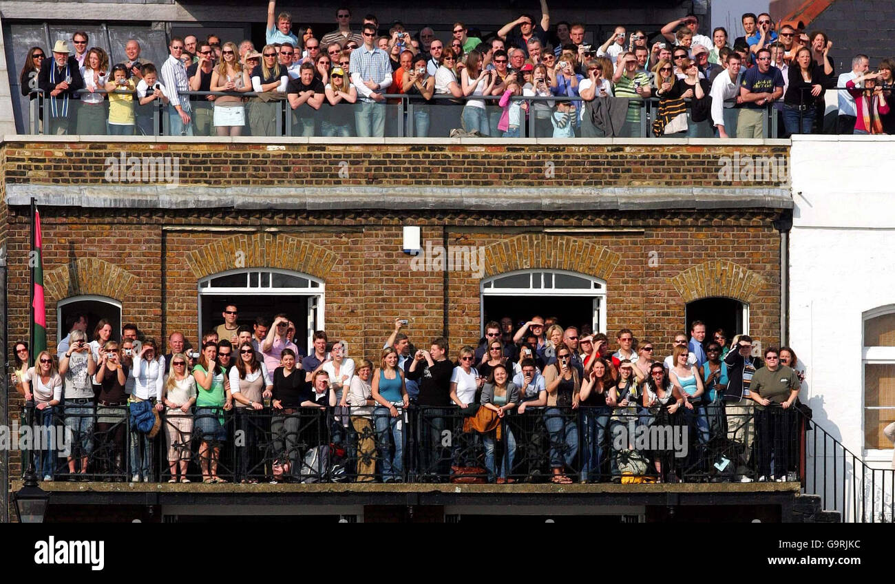 Supporters cheer on the Oxford and Cambridge University rowing teams at Hammersmith during the 153rd Boat Race today. Stock Photo