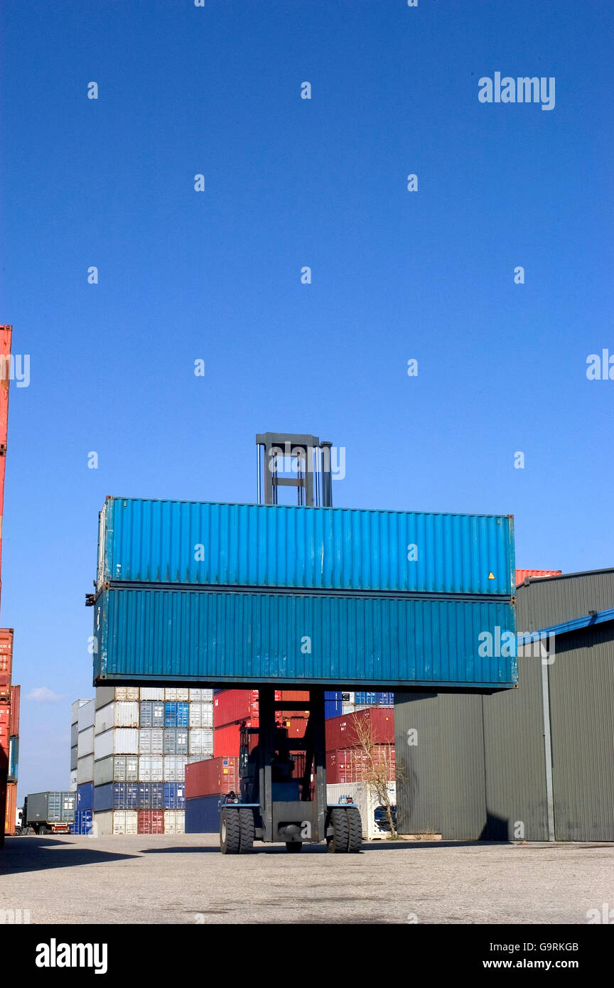 Shipping containers awaiting loading hi-res stock photography and ...