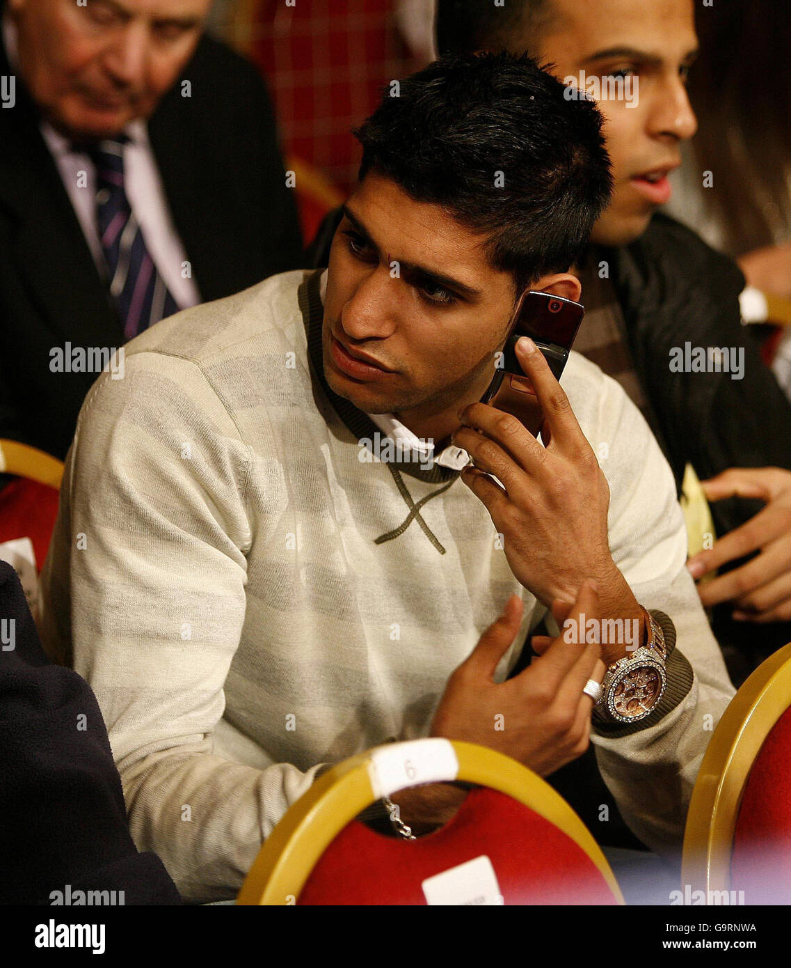 Boltons amir khan on phone ringside hi-res stock photography and images
