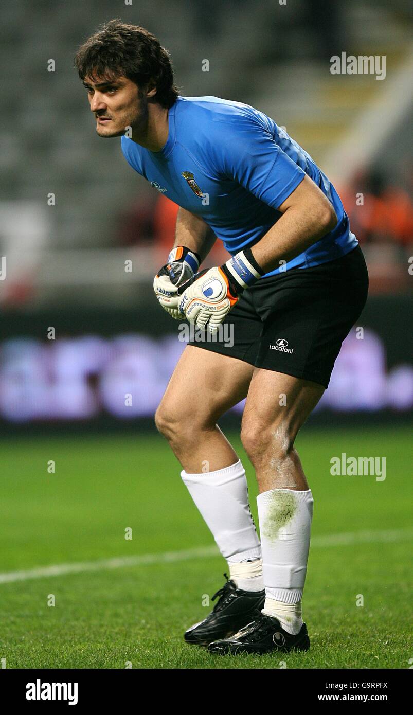 Braga goalkeeper hi-res stock photography and images - Alamy